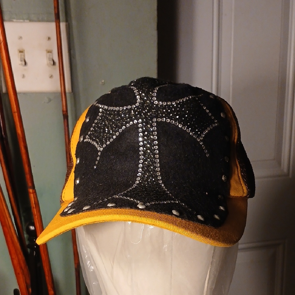 Alternative Apparel Men's Stylish Black and Yellow Cap